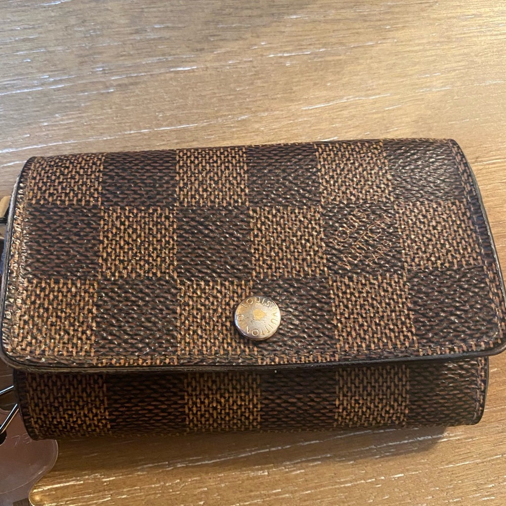 Louis Vuitton 6 key holder